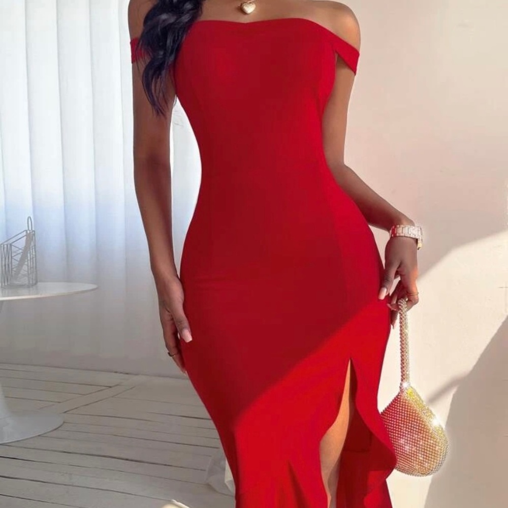 Red Bodycon offshoulder dress with slit